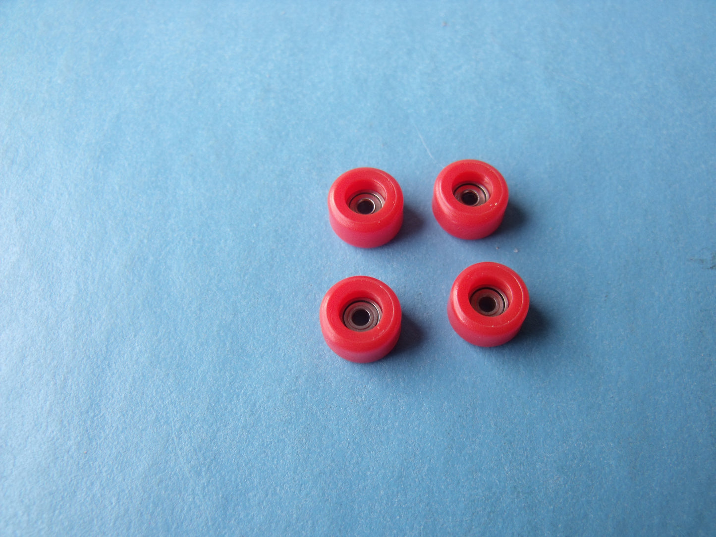 Finger board wheels